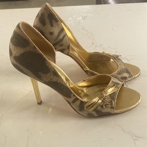 Guess pumps by Marciano size 6 1/2